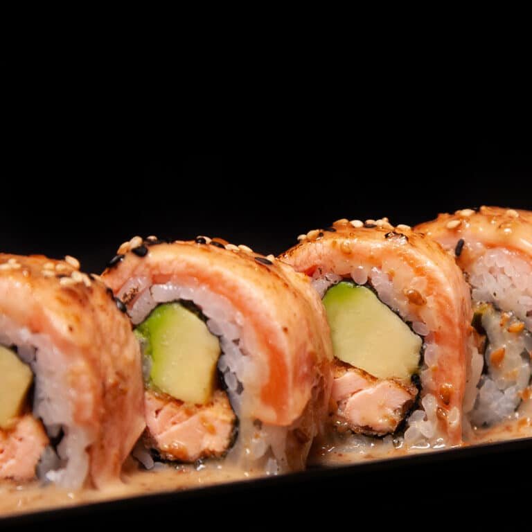 makis con ingredientes frescos de temporada
